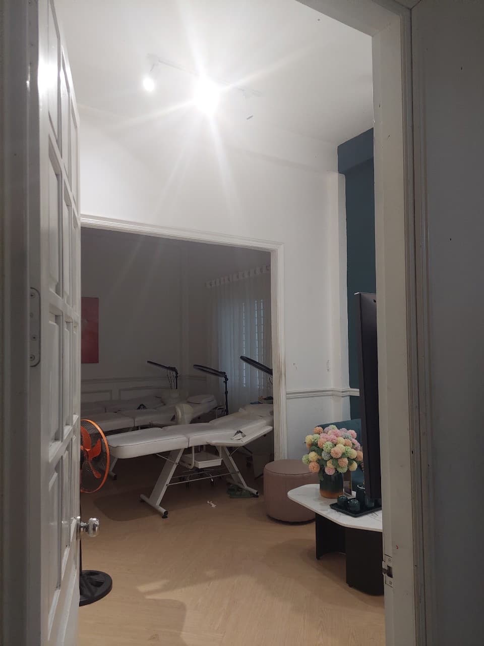 Nhà nguyên căn 3 tầng đường Trần Quốc Toản, diện tích 75m2, phù hợp làm spa - Ảnh 2