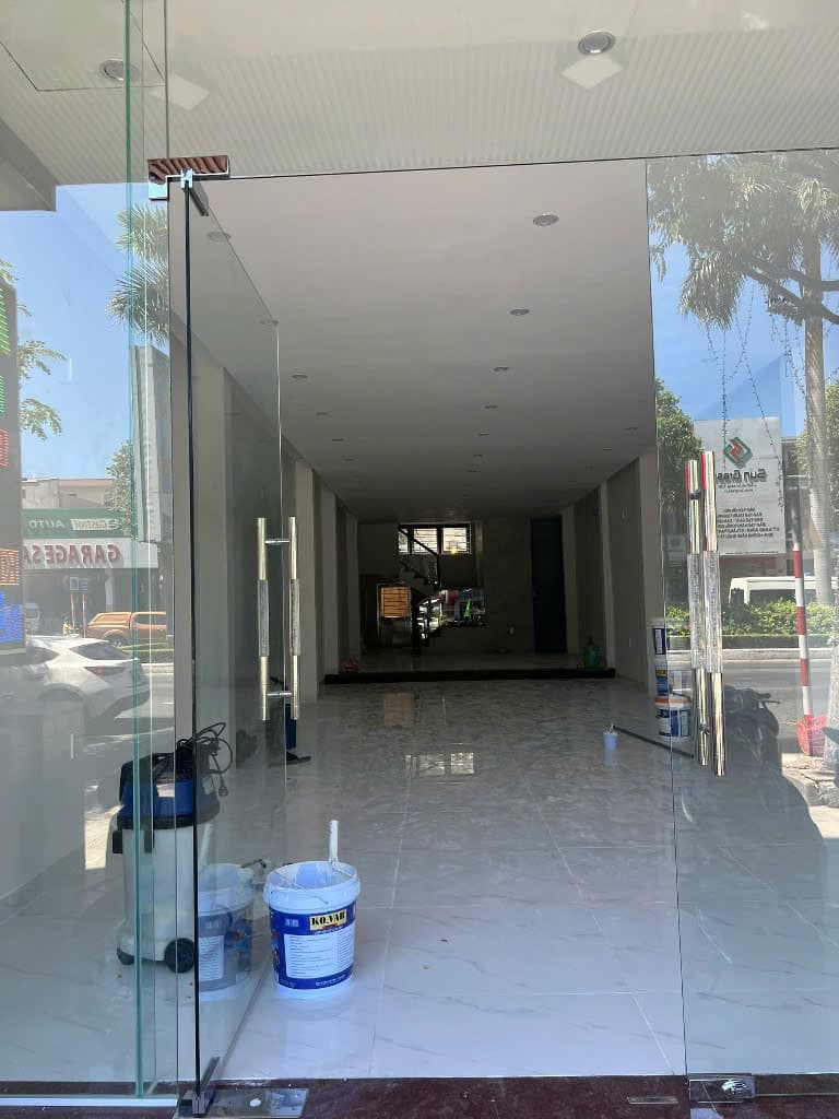 Nhà nguyên căn 3 tầng đường Điện Biên Phủ - diện tích 125m² -  trống suốt phù hợp kinh doanh văn phòng, Showroom - Ảnh 2