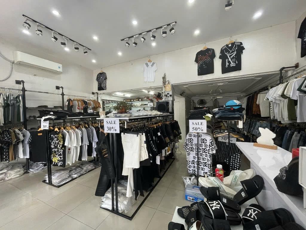 Nhà nguyên căn 2 tầng 1 lửng đường sầm uất Lê Duẩn, diện tích 70m² phù hợp kinh doanh Shop, Salon - Ảnh 2