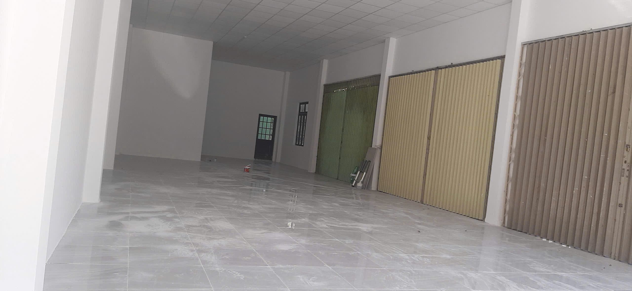 Nhà nguyên căn cấp 4 diện tích 210m2, trống suốt có WC, phù hợp kinh doanh đa ngành - Ảnh 3