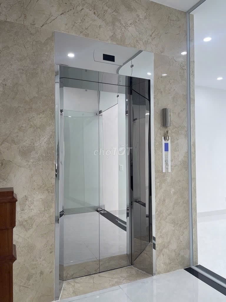 CHO THUÊ NHÀ NGUYÊN CĂN 5TẦNG CÓ THANG MÁY ĐƯỜNG 30/4