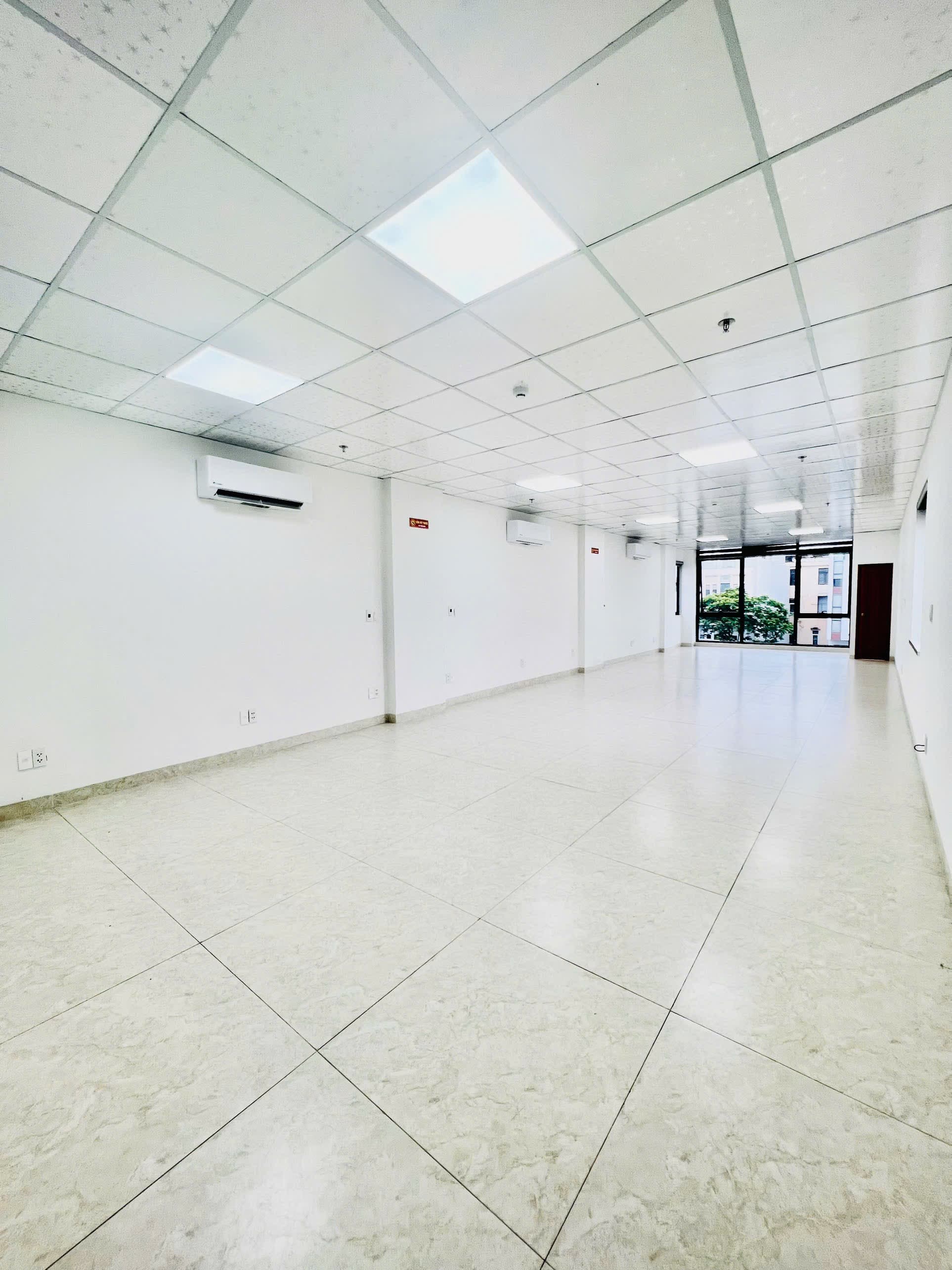 Văn phòng 70m2 tầng 3 rộng rãi