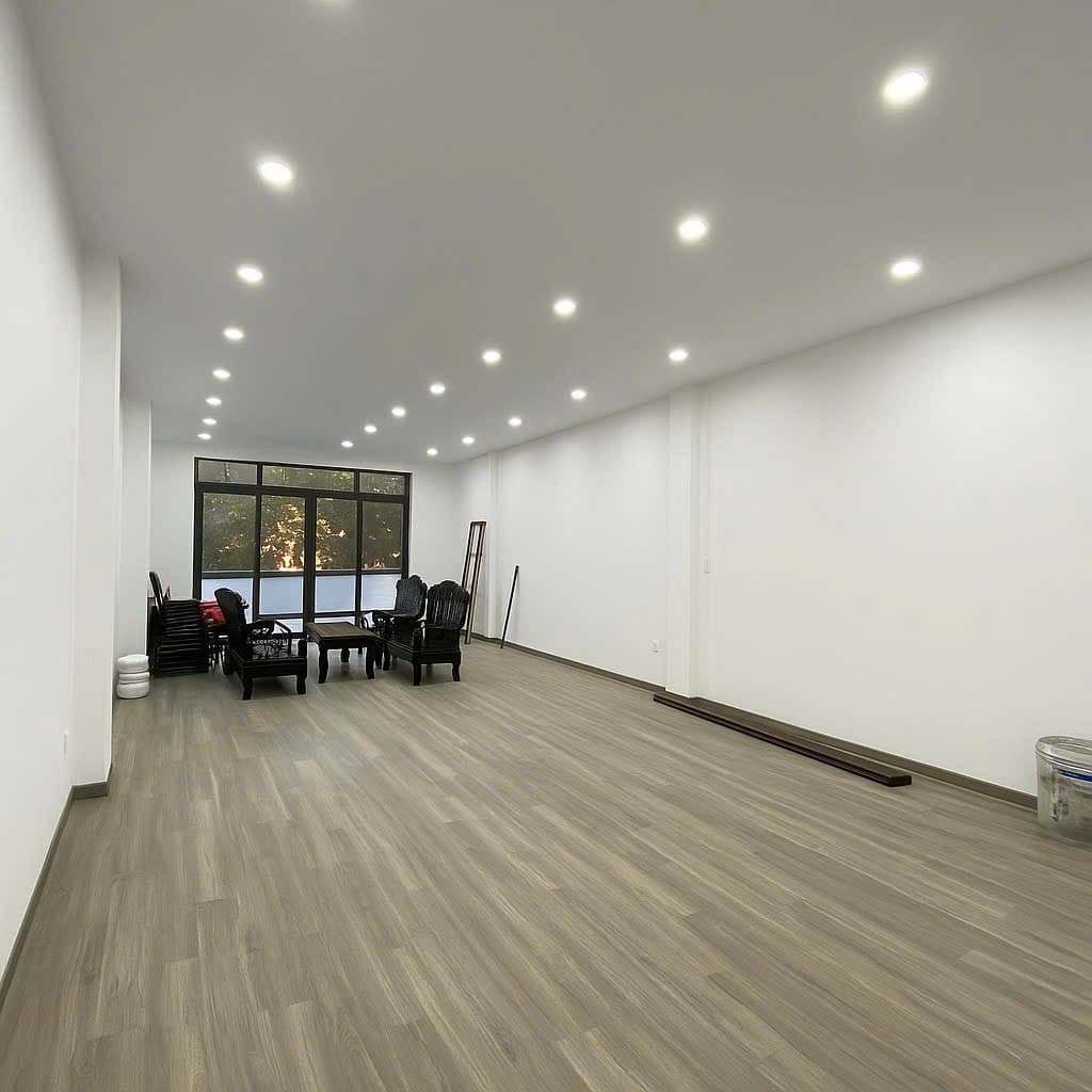 Nguyên căn 4 tầng đường 2/9 mới trống 