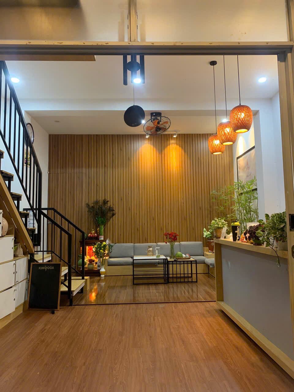 Nhà nguyên căn 3 tầng trống kiệt 8m Núi thành