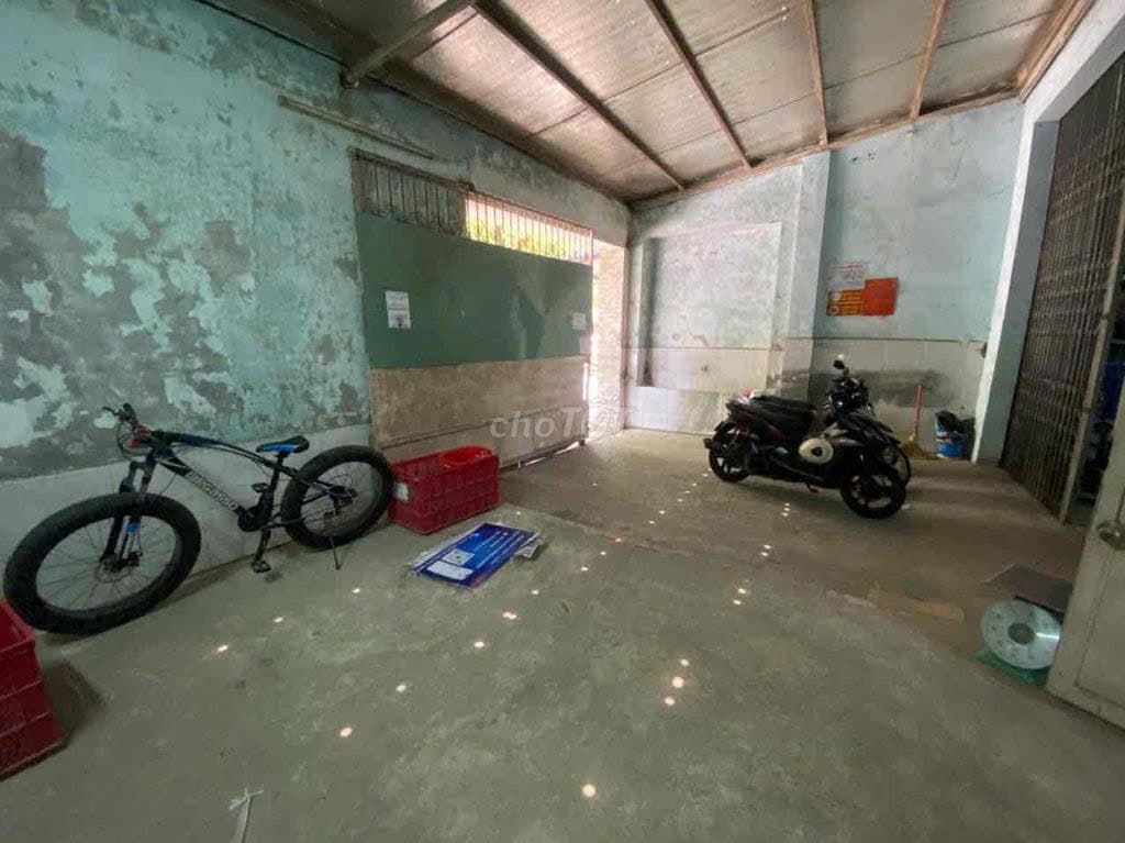 Mặt bằng kinh doanh đường Tô Hiệu 275m2, thích hợp làm kho hàng.