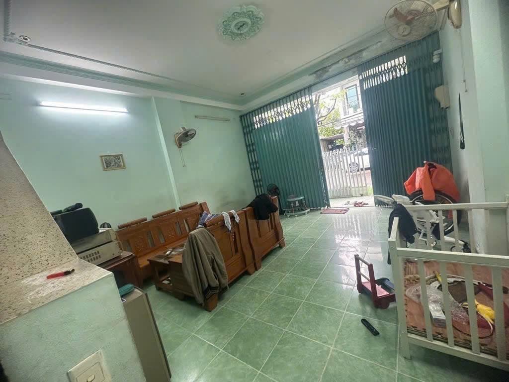 Nhà nguyên căn đường Lưu Nhân Chú 3 tầng, 70m2