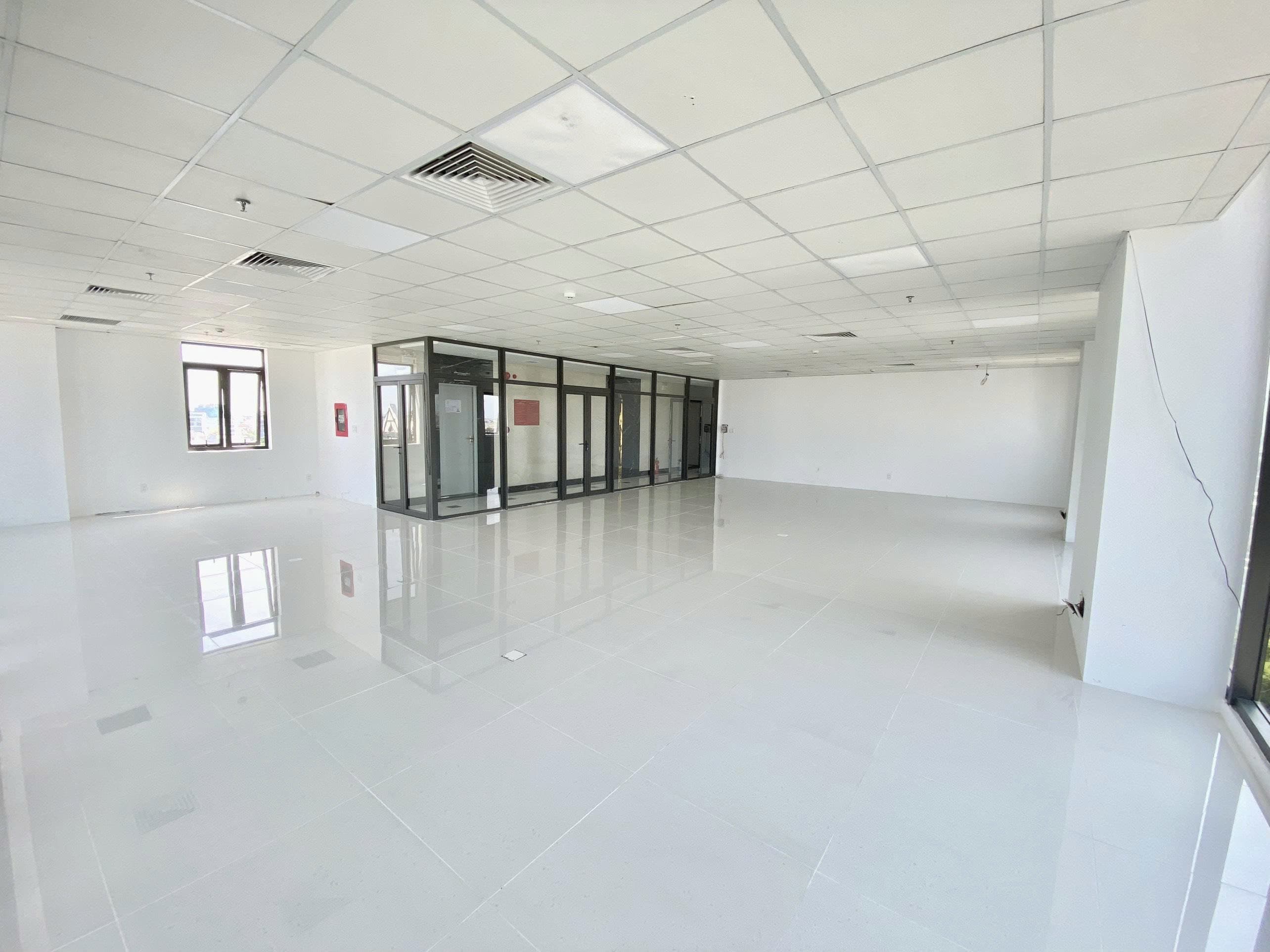 Văn phòng cho thuê 200m2 tại đường Nguyễn Hữu Thọ