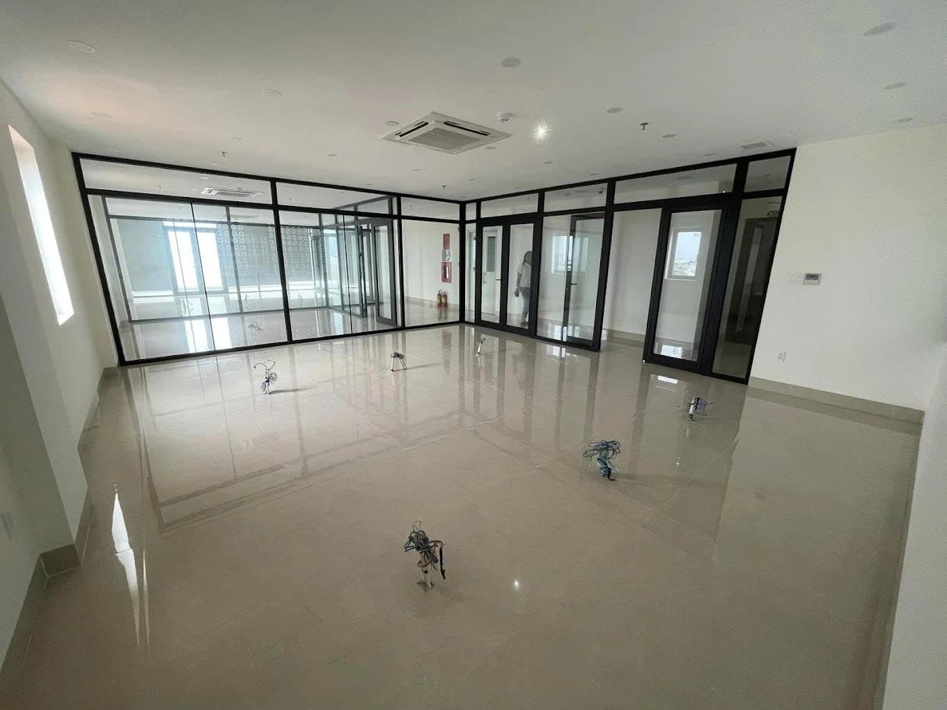 VĂN PHÒNG CHO THUÊ TẦNG 5 120M2 ĐƯỜNG HOÀNG DIỆU