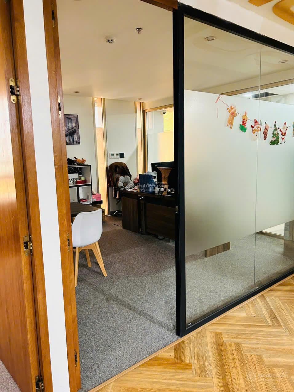 VĂN PHÒNG CHO THUÊ 300M2 TẠI TRẦN HƯNG ĐẠO - Ảnh 2