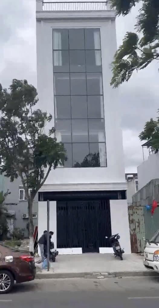 NHÀ NGUYÊN CĂN CHO THUÊ 1 TRỆT 4 LẦU TẠI CHU HUY MÂN