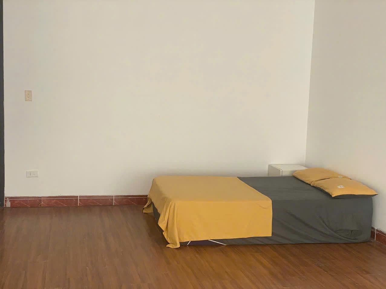 NHÀ NGUYÊN CĂN 4 TẦNG CHO THUÊ 300M2 PHÙ HỢP LÀM VP TẠI NGÔ QUYỀN
