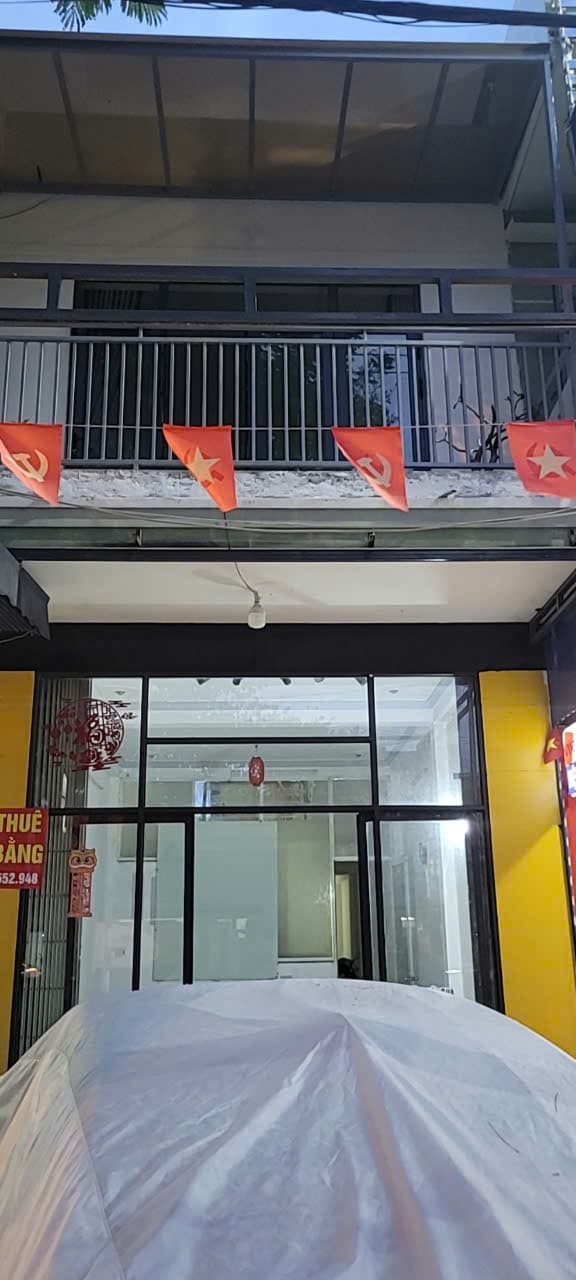 NHÀ NGUYÊN CĂN 2 TẦNG 200M2 TẠI ĐƯỜNG LÊ VĂN HIẾN