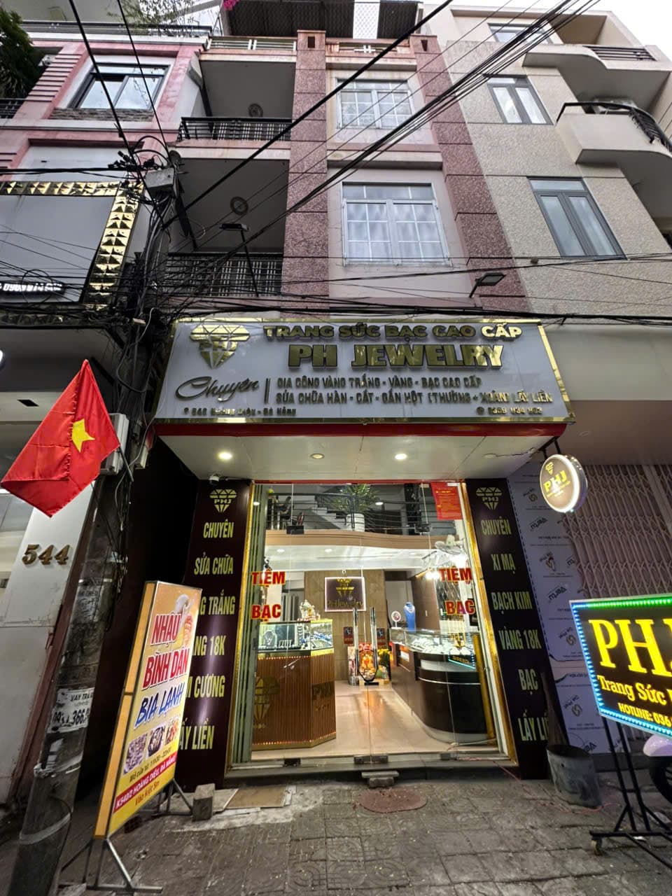 Nhà nguyên căn 3,5 tầng phù hợp kinh doanh sạch sẽ