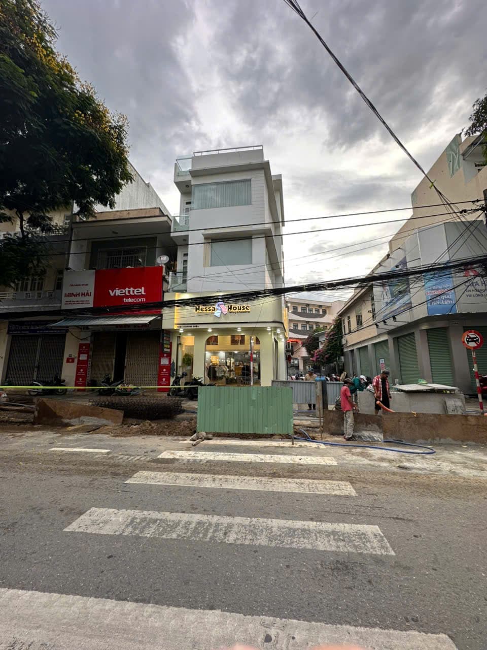 Nhà 4 tầng phù hợp kinh doanh shop và văn phòng
