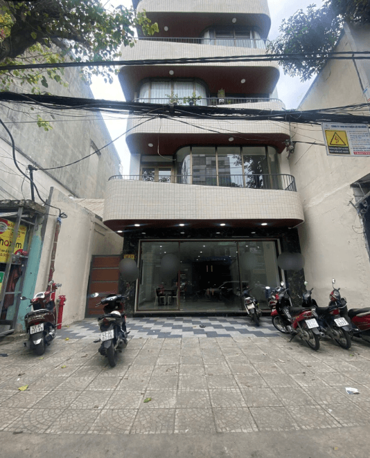 Nhà nguyên căn 3 tầng trống suốt, phù hợp kinh doanh