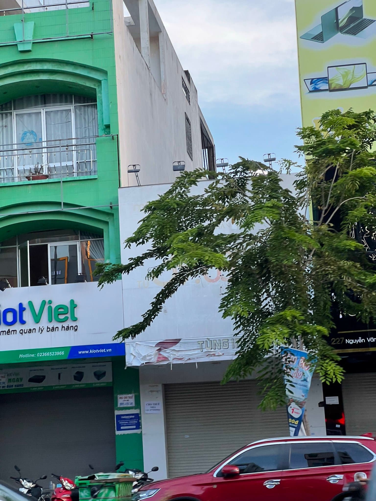 Nhà 2 lô gồm cấp 4 và 3 tầng, 4 phòng ngủ, phù hợp kinh doanh