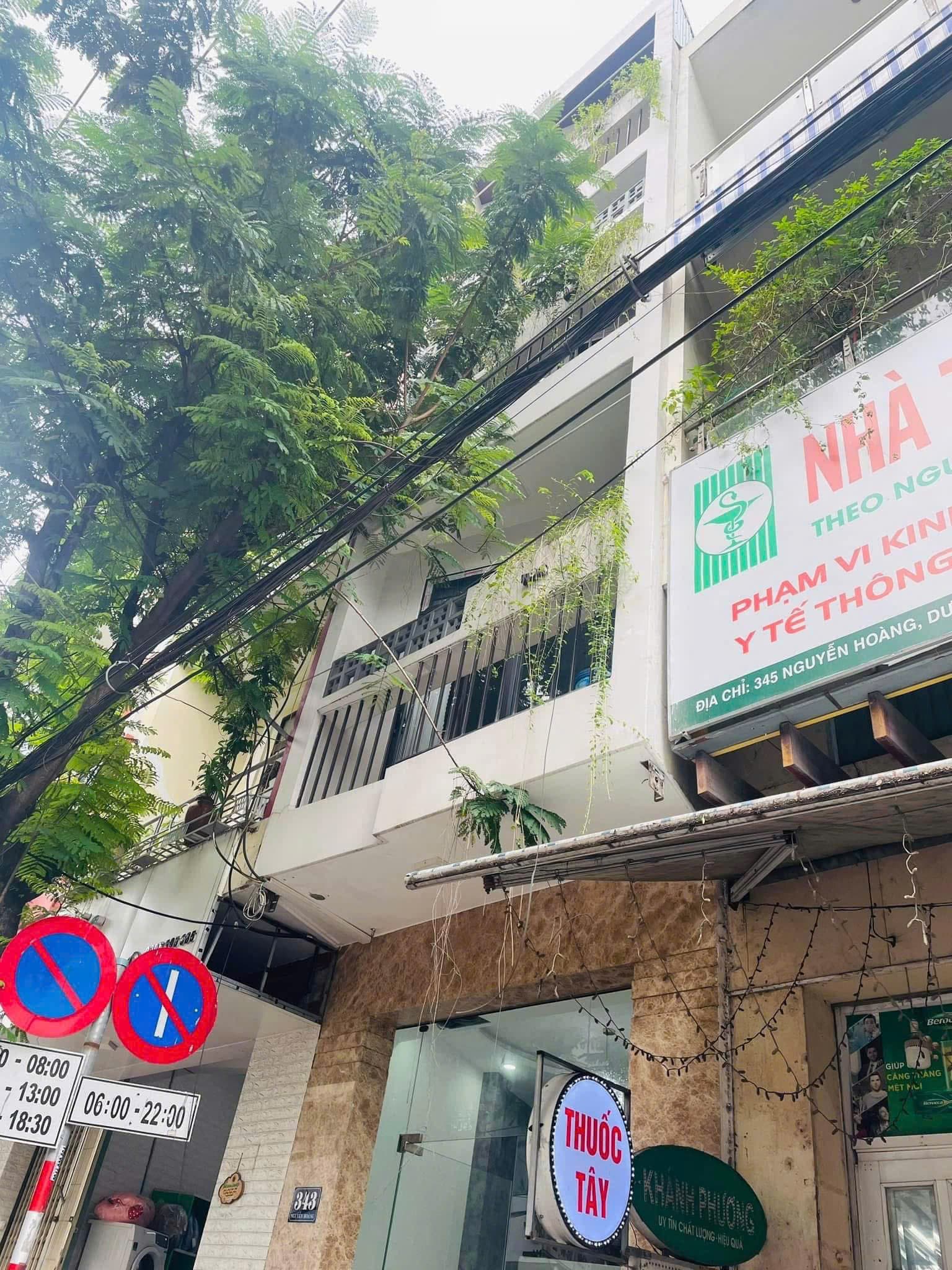 Nhà nguyên căn 4,5 tầng đường Nguyễn Hoàng