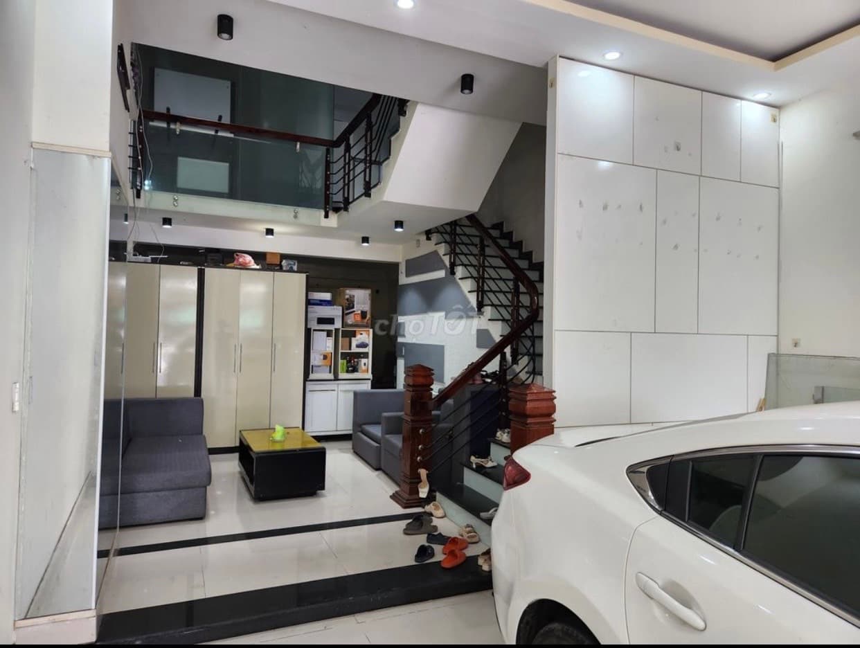 Nhà nguyên căn 3 tầng diện tích 5x20m phù hợp làm văn phòng tại Xô Viết Nghệ Tĩnh
