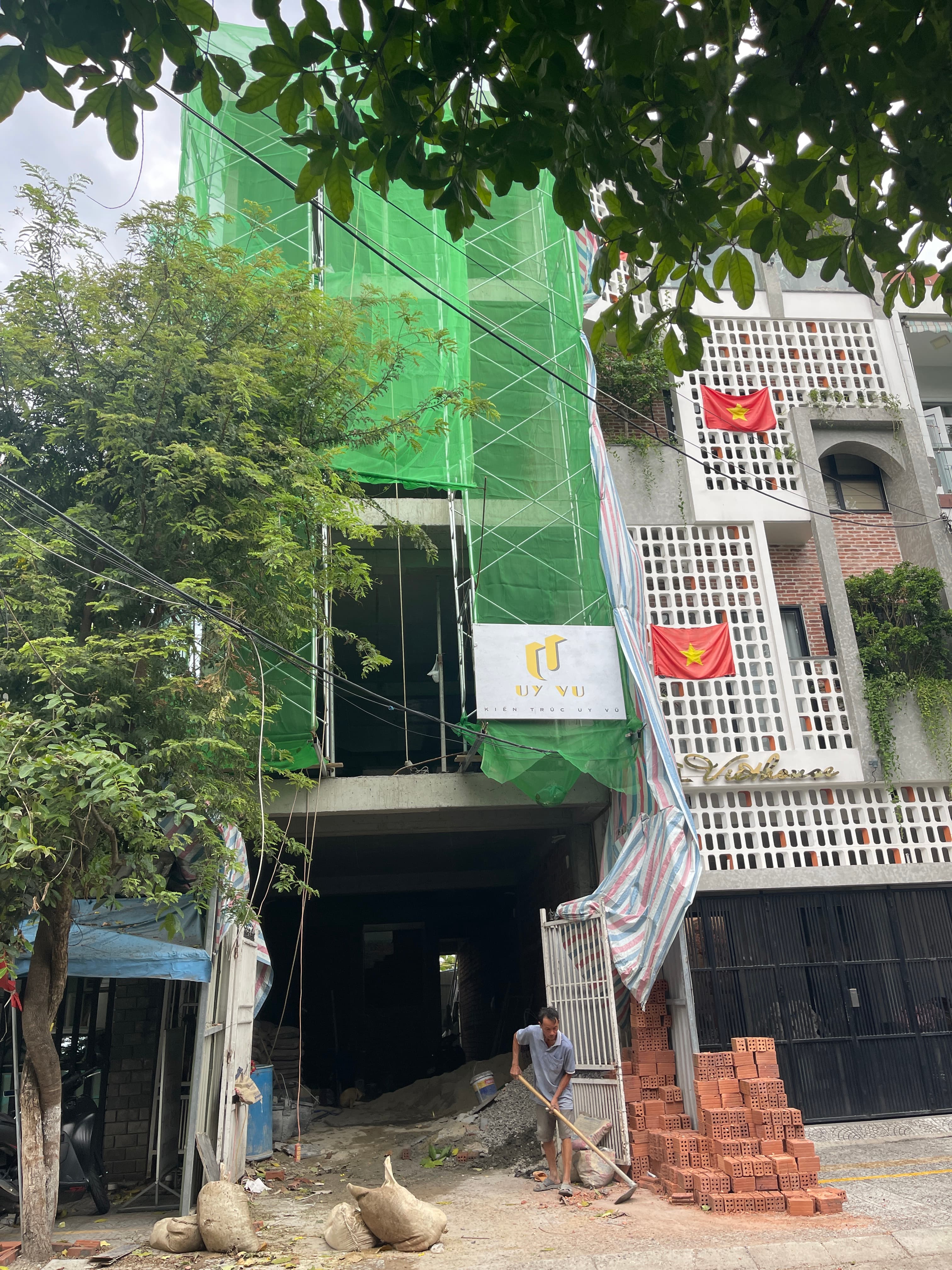  NHÀ NGUYÊN CĂN CẤP 4 SÂN VƯỜN – CHÂU THỊ VĨNH TẾ 