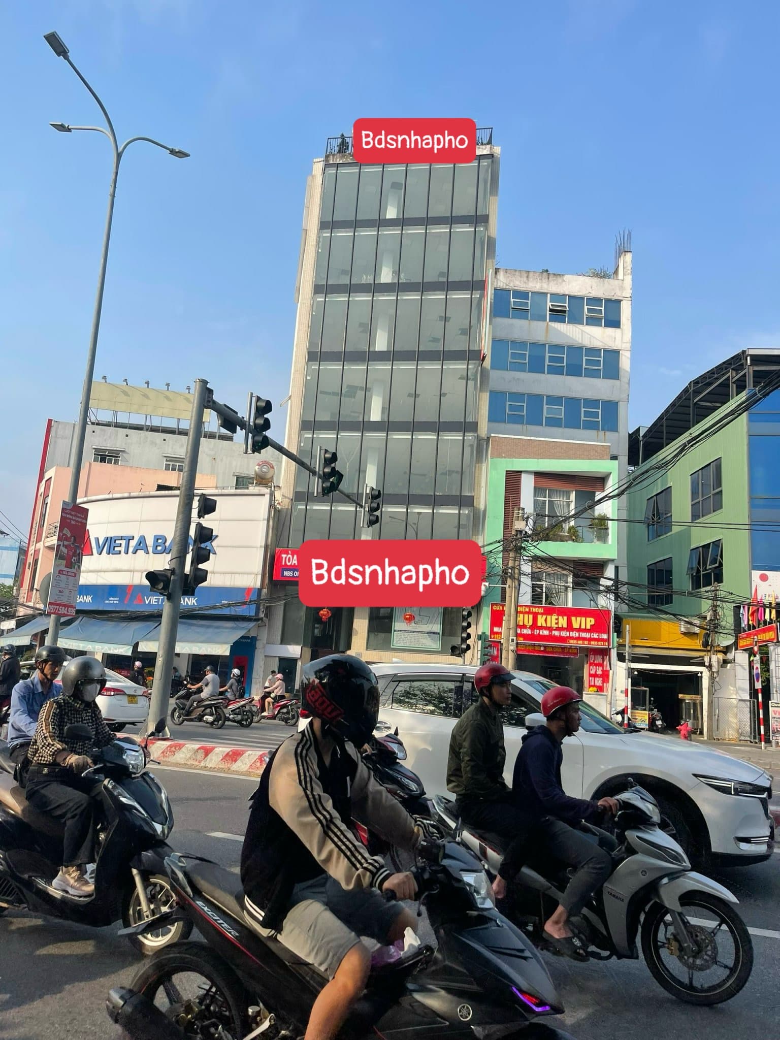 Tòa nhà văn phòng 220m² 8 tầng có thang máy, phù hợp kinh doanh