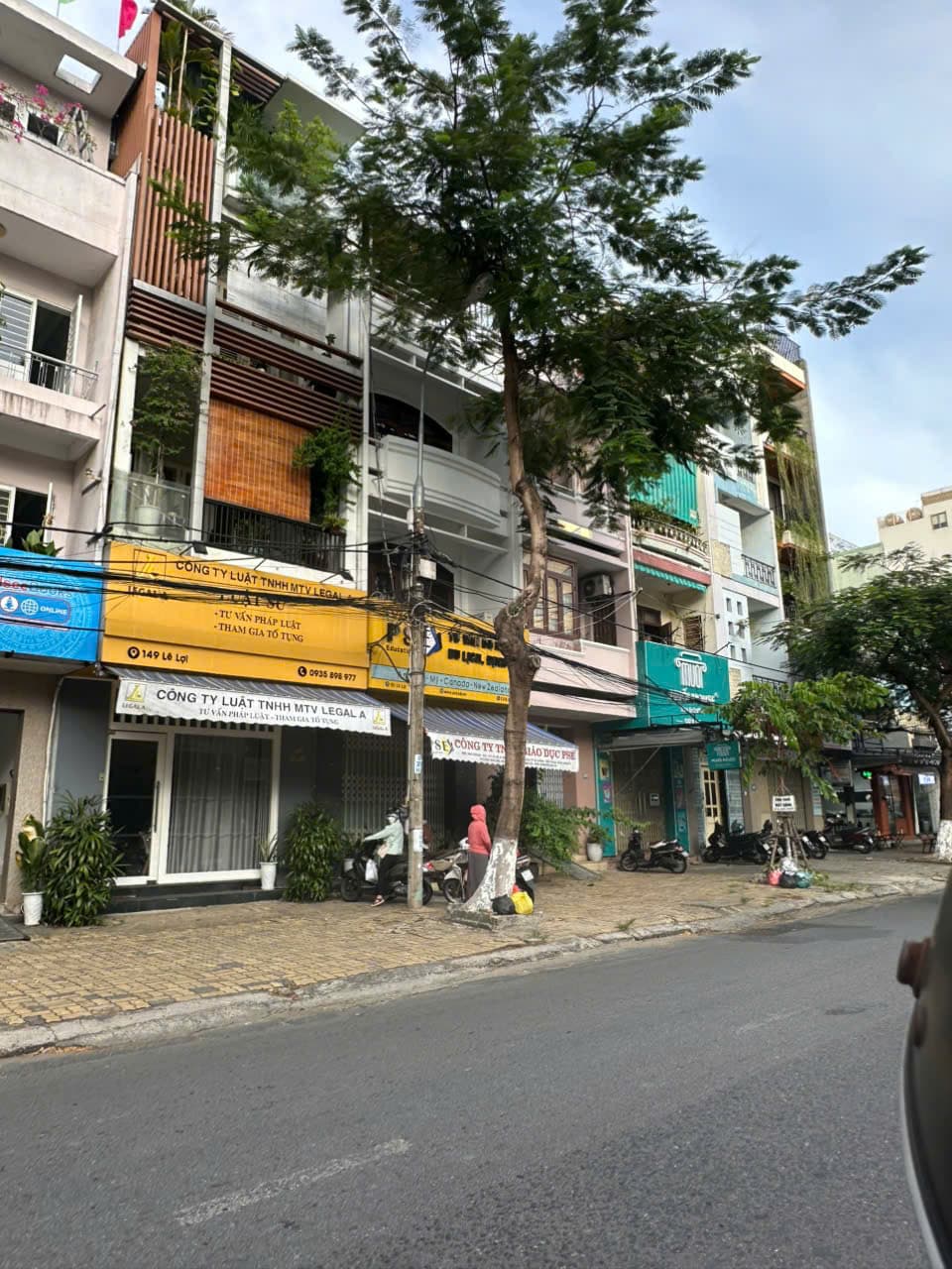 Nhà nguyên căn 3 tầng gần ngân hàng VCB, diện tích 99m², phù hợp kinh doanh và ở