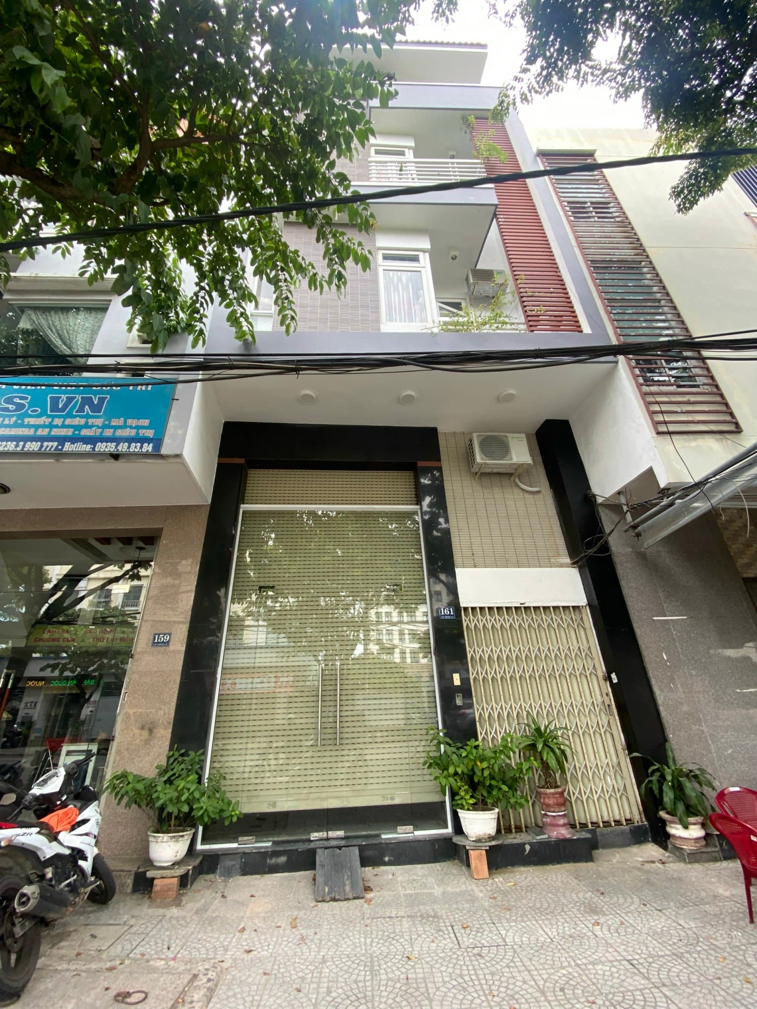 Nhà nguyên căn 4,5 tầng diện tích 250m2, phù hợp làm văn phòng hoặc kinh doanh