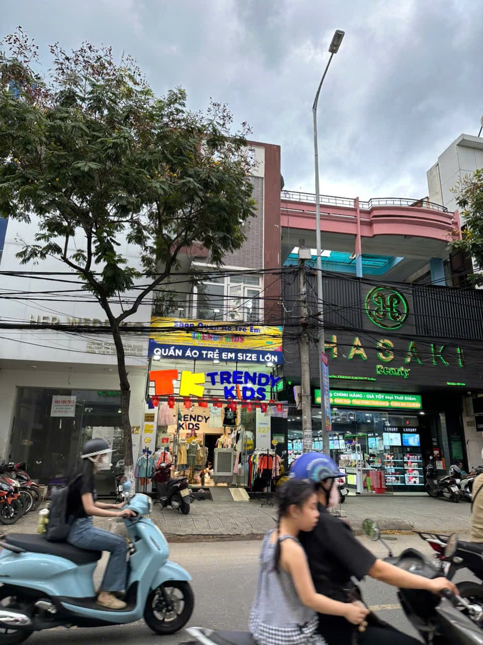 Mặt bằng kinh doanh tầng 1 trống suốt 45m2 tại Hoàng Diệu