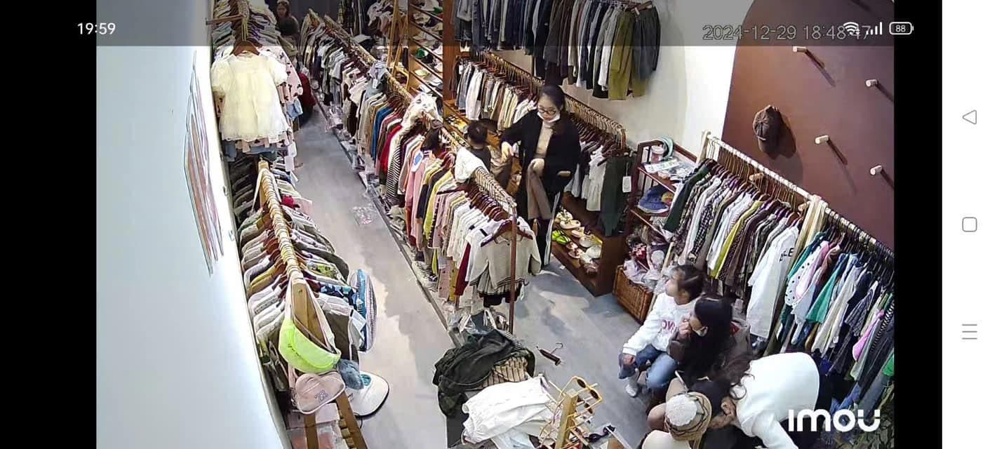 Nhà nguyên căn 3 tầng có tầng lửng, diện tích 64m2, phù hợp kinh doanh tại Núi Thành